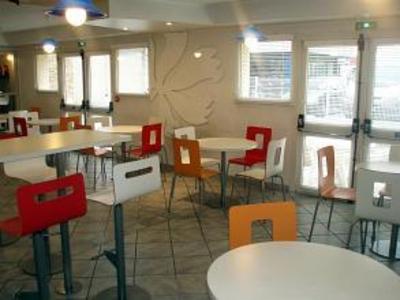 фото отеля Premiere Classe Tarbes Est - Parc des Expositions