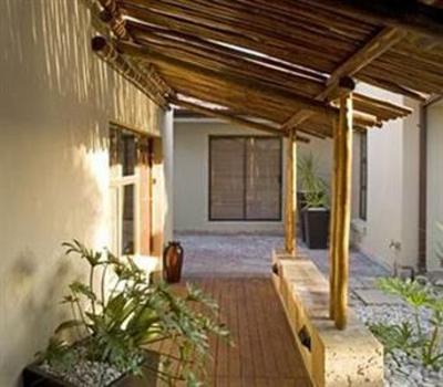 фото отеля Ibhayi Guest Lodge Port Elizabeth