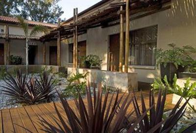 фото отеля Ibhayi Guest Lodge Port Elizabeth