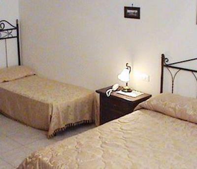 фото отеля Dimora Napoletana Bed & Breakfast Naples