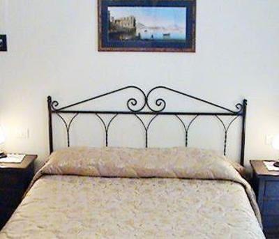 фото отеля Dimora Napoletana Bed & Breakfast Naples