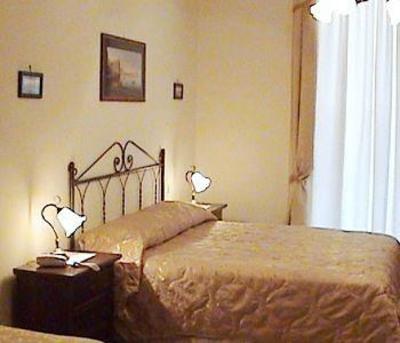 фото отеля Dimora Napoletana Bed & Breakfast Naples