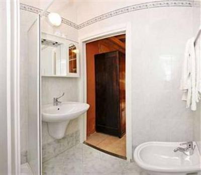 фото отеля Albergo Garni Orchidea Riva del Garda