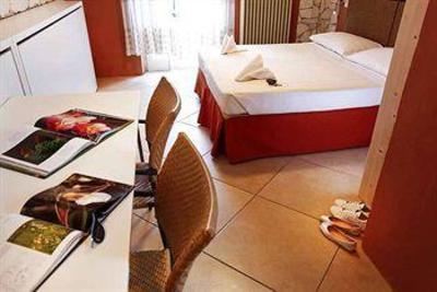 фото отеля Albergo Garni Orchidea Riva del Garda