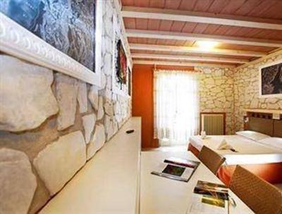фото отеля Albergo Garni Orchidea Riva del Garda