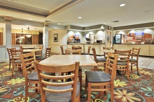 фото отеля Holiday Inn Express Hotel & Suites University Wilmington (North Carolina)