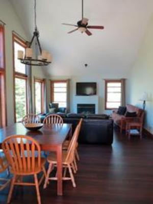 фото отеля Cobble Wood Guesthouse and Bird Sanctuary House & Suites