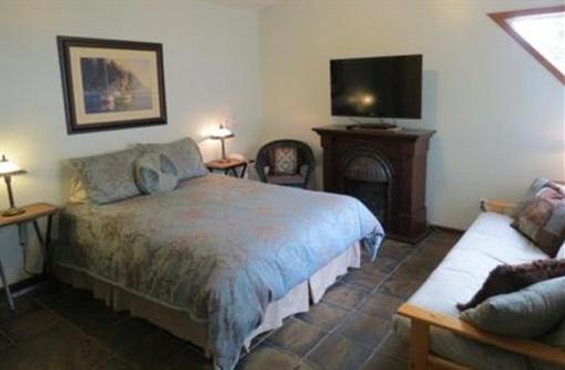 фото отеля Cobble Wood Guesthouse and Bird Sanctuary House & Suites