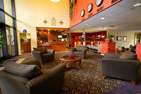 фото отеля BEST WESTERN PLUS InnSuites Airpark Ontario Hotel & Suites