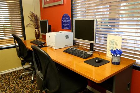фото отеля BEST WESTERN PLUS InnSuites Airpark Ontario Hotel & Suites