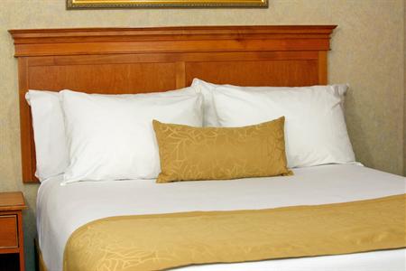 фото отеля BEST WESTERN PLUS InnSuites Airpark Ontario Hotel & Suites