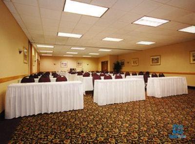 фото отеля BEST WESTERN PLUS InnSuites Airpark Ontario Hotel & Suites
