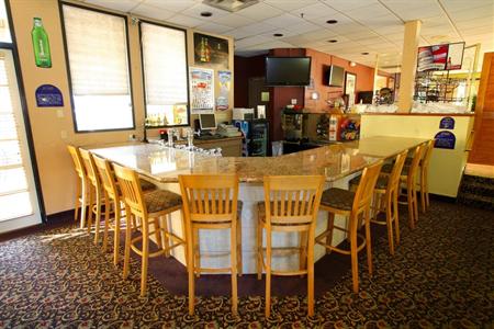 фото отеля BEST WESTERN PLUS InnSuites Airpark Ontario Hotel & Suites