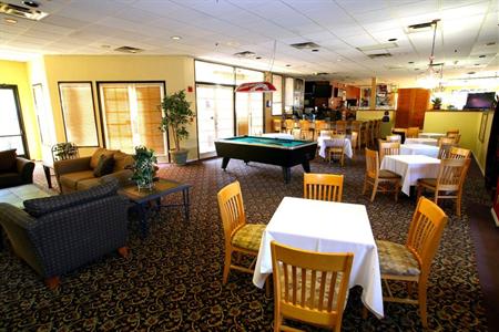 фото отеля BEST WESTERN PLUS InnSuites Airpark Ontario Hotel & Suites
