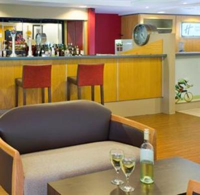 фото отеля Holiday Inn Express Swansea West M4 Jct43