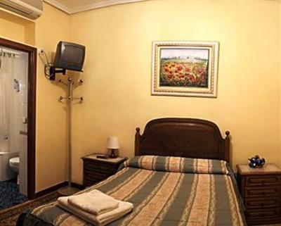фото отеля Hostal Villagarcia Alcazar III