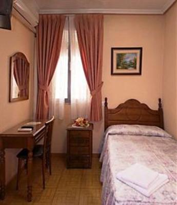 фото отеля Hostal Villagarcia Alcazar III