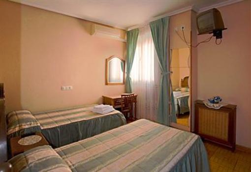 фото отеля Hostal Villagarcia Alcazar III