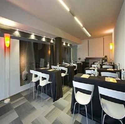 фото отеля High Tech Tamarises Bilbao