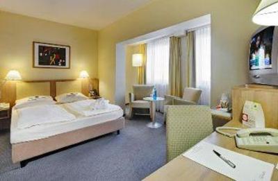 фото отеля Four Points Hotel Central Dusseldorf