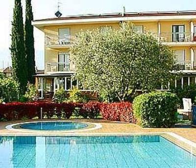 фото отеля Hotel Villa Stella Nago-Torbole