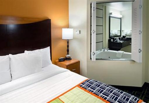фото отеля Fairfield Inn & Suites Charlotte Matthews