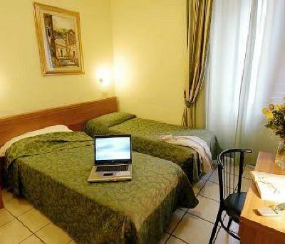фото отеля 22 Marzo Hotel