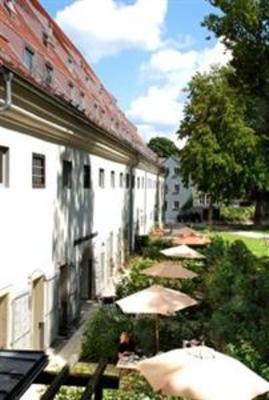 фото отеля Country Manor Orphee