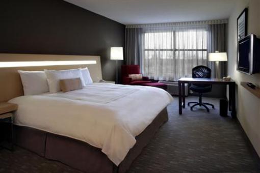 фото отеля Novotel Montreal Aeroport