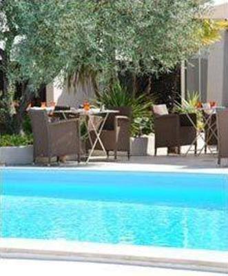 фото отеля Les Aubuns Country Hotel Caissargues