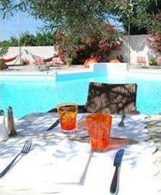 фото отеля Les Aubuns Country Hotel Caissargues