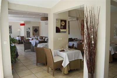 фото отеля Les Aubuns Country Hotel Caissargues
