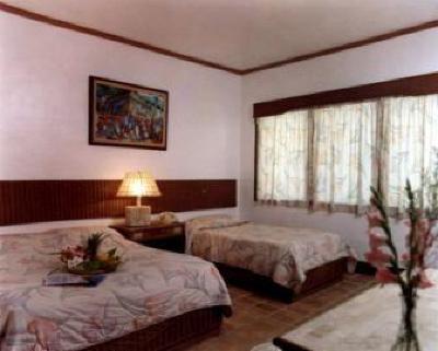 фото отеля Tambuli Beach Club East Wing