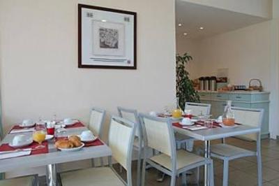 фото отеля Nemea Appart Hotel Biot