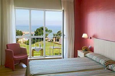 фото отеля Hotel & Apartamentos Mar Comillas