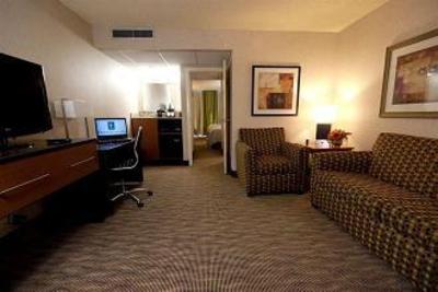 фото отеля Embassy Suites Oklahoma City - Will Rogers Airport