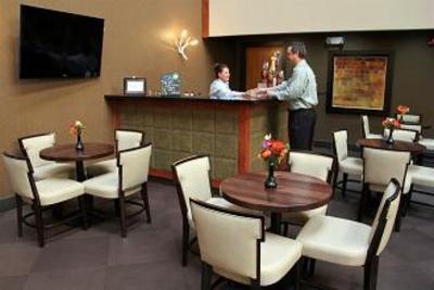фото отеля Embassy Suites Oklahoma City - Will Rogers Airport