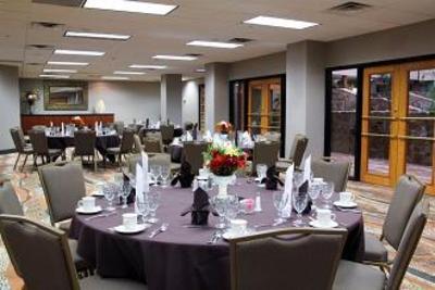фото отеля Embassy Suites Oklahoma City - Will Rogers Airport