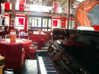 фото отеля Hipotel Paris Hippodrome