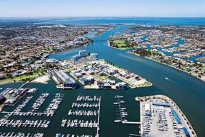 фото отеля Quality Suites Crest Mandurah