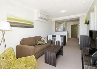 фото отеля Quality Suites Crest Mandurah