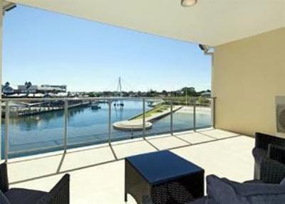фото отеля Quality Suites Crest Mandurah