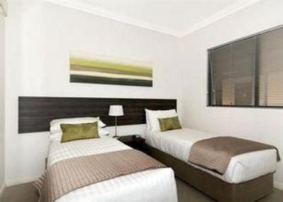 фото отеля Quality Suites Crest Mandurah