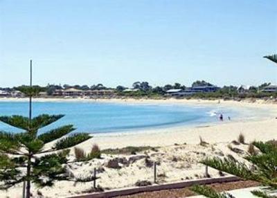 фото отеля Quality Suites Crest Mandurah