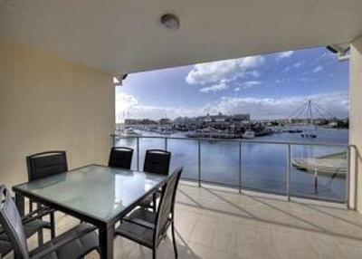 фото отеля Quality Suites Crest Mandurah