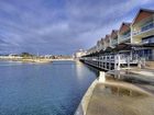 фото отеля Quality Suites Crest Mandurah