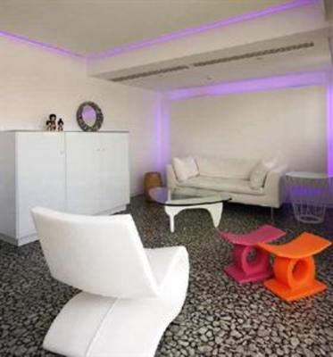фото отеля So White Boutique Suites