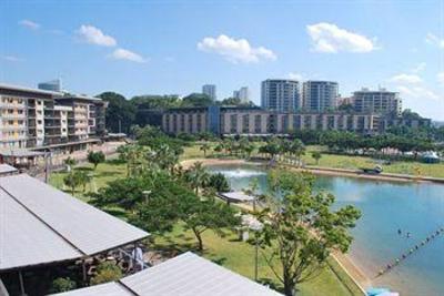 фото отеля Breezes Waterfront