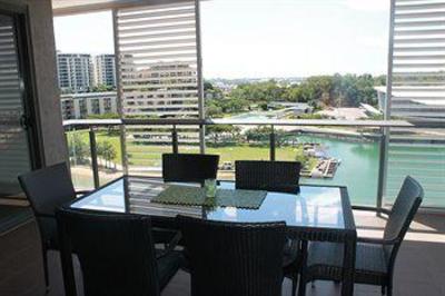 фото отеля Breezes Waterfront