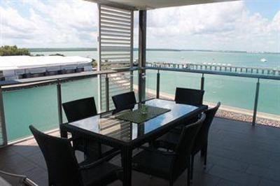 фото отеля Breezes Waterfront